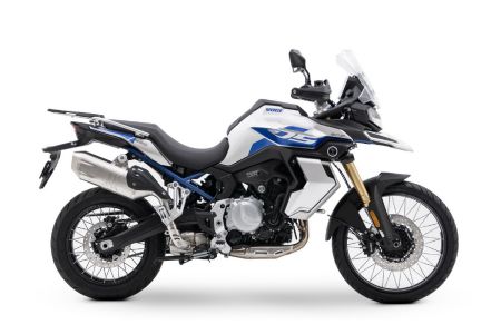 Voge 900 DSX - 02.jpg