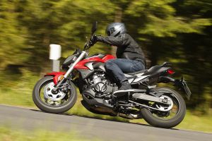 Voge 500R - action - 04.jpg