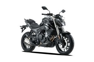 Voge 500R - black - 02.jpg